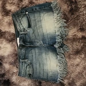 Kancan woman's frayed hem jean shorts. Size xl